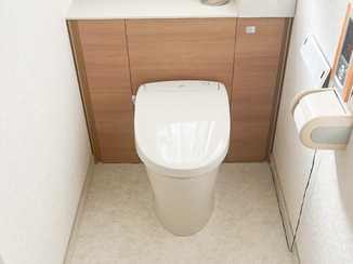 トイレリフォーム すっきり収納できるキャビネット付きトイレ
