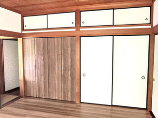 小工事 襖から折戸へ、収納の利便性が向上した押入れ