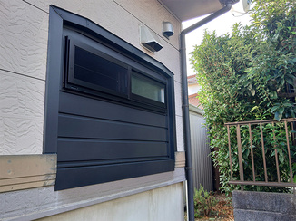 バスルームリフォーム 明かりも取りつつ断熱性と防犯性を高めた浴室窓