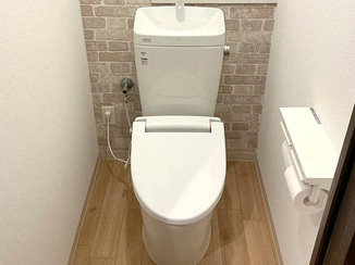 トイレリフォーム アクセントクロスで印象を変えたレストルーム